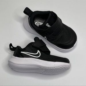 Nike Star Runner Sneaker Toddler Size 5 C Black Hook & Loop Low Top Hard Bottom